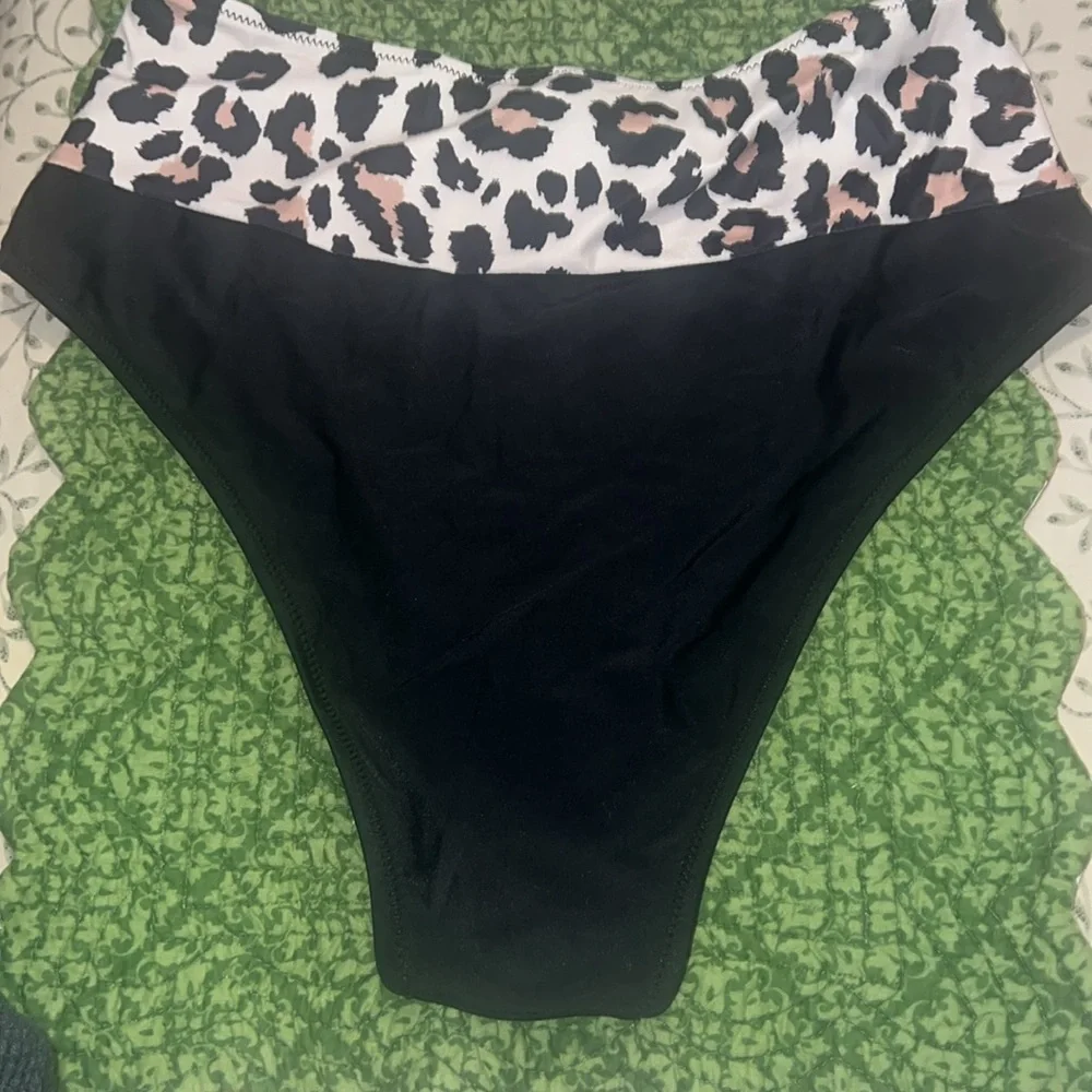 VIMPUNEC Women's High Waisted Bikini.  Size M.  New without tag.